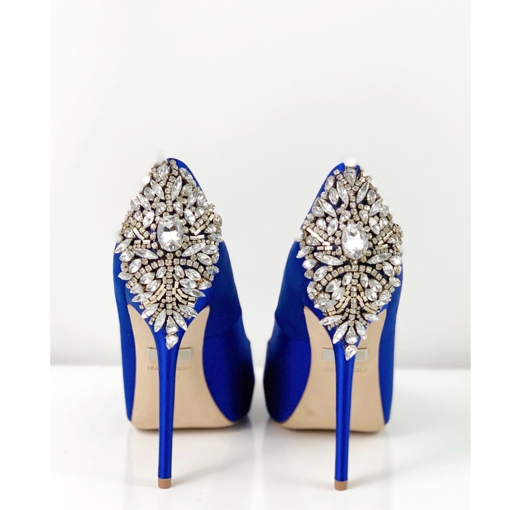 Badgley Mischka Kiara Platform Pumps 5.5  Peep Toe